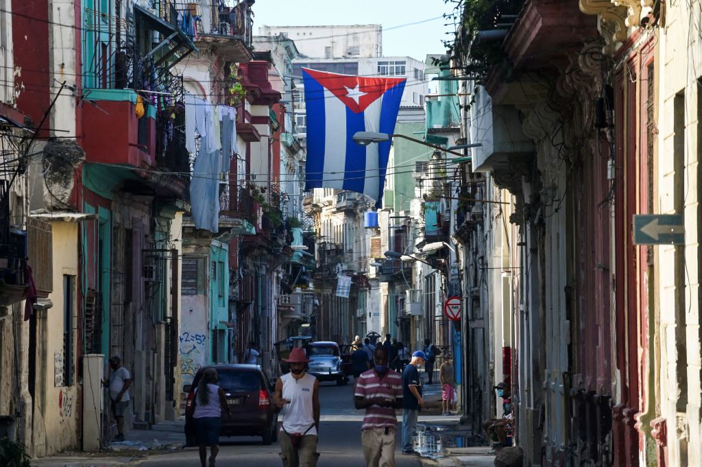 Αλληλεγγύη με τον αγωνιζόμενο λαό της Κούβας – Όχι στις επεμβάσεις!